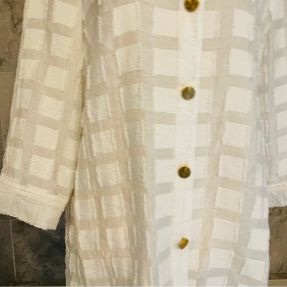 Chico’s Travelers Geometric Button Up Shirt - Picture 3 of 9